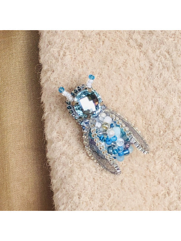 Insect-shaped brooch 2