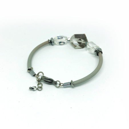 Light and very comfortable bracelet with rock crystals.