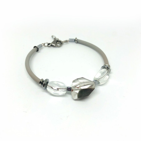 Light and very comfortable bracelet with rock crystals.