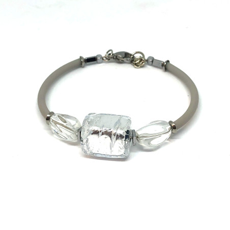 Bracelet with glass bead, stainless steel finish. Light and very comfortable.