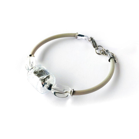 Bracelet with glass bead, stainless steel finish. Light and very comfortable.