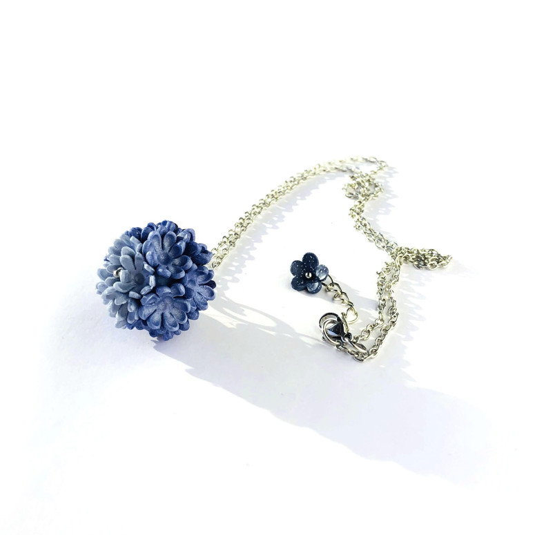 Flower ball necklace