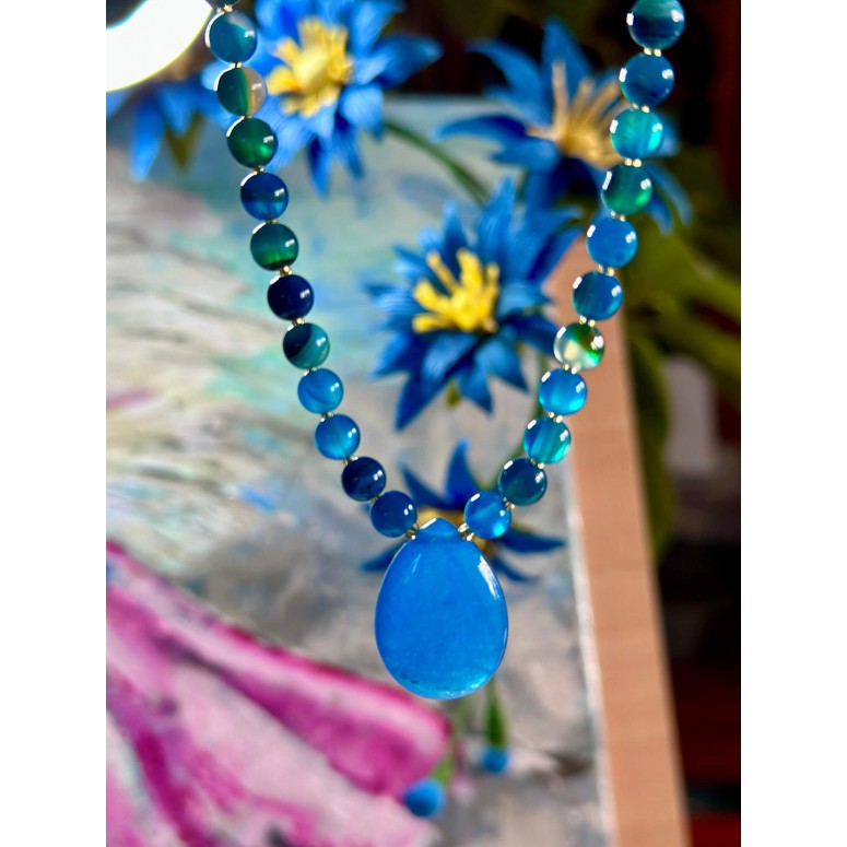 Blue necklace with agate