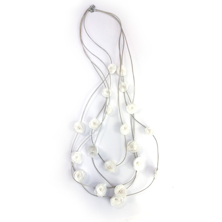 Necklace with white flowers