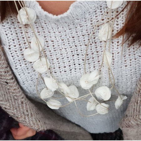 Delicate light and elegant long necklace with sewn flowers.